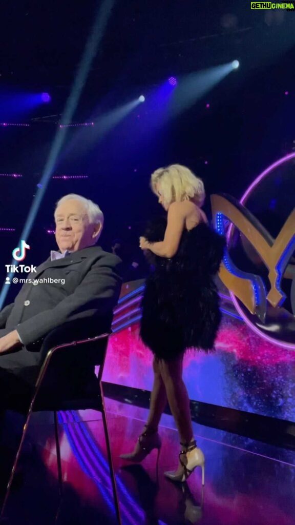 Jenny McCarthy-Wahlberg Instagram - Didn’t fall or fart while making this TikTok. Progress indeed. 🤸‍♀️ All new @maskedsingerfox is on tonight. #themaskedsinger