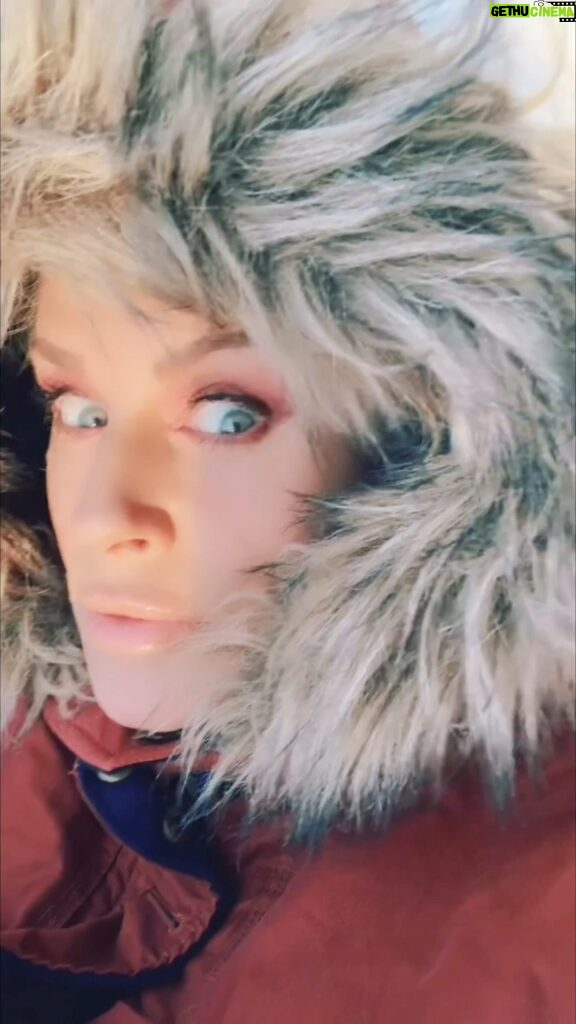 Jenny McCarthy-Wahlberg Instagram - Anyone want to come shovel this cocaine off my back porch? 🤷‍♀️ #midwest #snow #lipgloss #gloss #makeup @formlessbeautybyjenny #majestic 💕