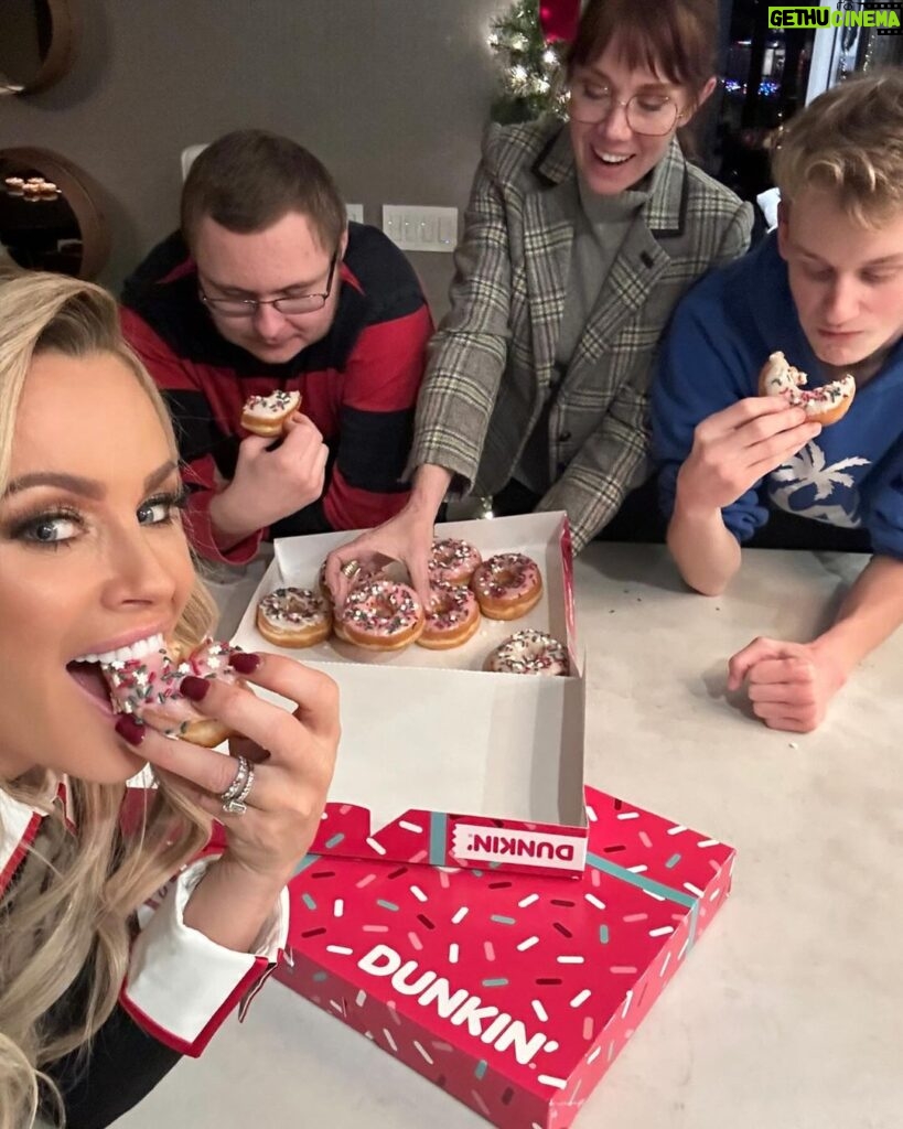 Jenny McCarthy-Wahlberg Instagram - Don’t know what to bring over to everyone’s house this holiday? @dunkin !!!Everyone loves donuts! So yummy. #homefortheholidays #donuts #family #giftideas
