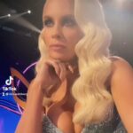Jenny McCarthy-Wahlberg Instagram - All new @maskedsingerfox is on tonight! Hope you join me. ❤️
