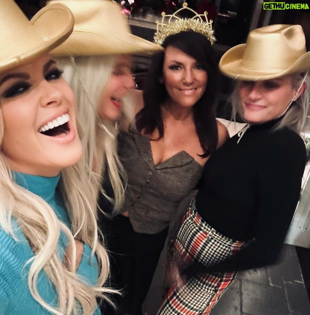 Jenny McCarthy-Wahlberg Instagram - Happy 50th birthday Princess @mshepke7322 💖