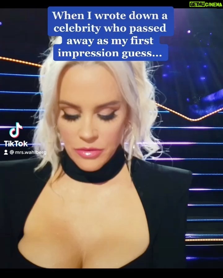 Jenny McCarthy-Wahlberg Instagram - All new @maskedsingerfox is on tonight. Hope you tune in! #themaskedsinger #makeup #lipgloss #hairstyles