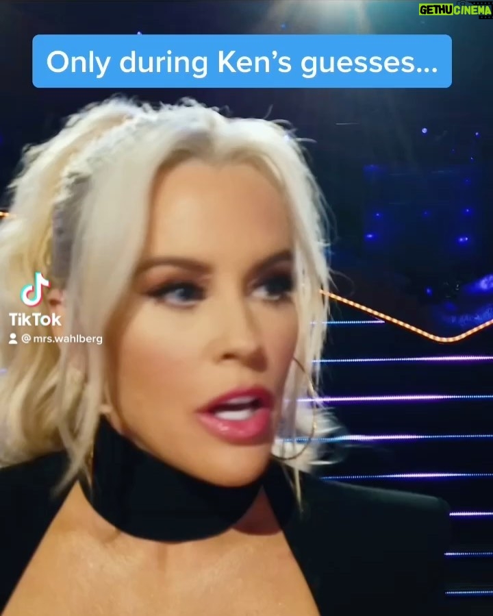 Jenny McCarthy-Wahlberg Instagram - All new @maskedsingerfox tonight!! Hope you guys tune in! #themaskedsinger #makeup #hair #lipgloss