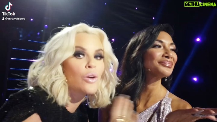 Jenny McCarthy-Wahlberg Instagram - Can’t really argue with that. All new @maskedsingerfox tonight! @nicolescherzinger