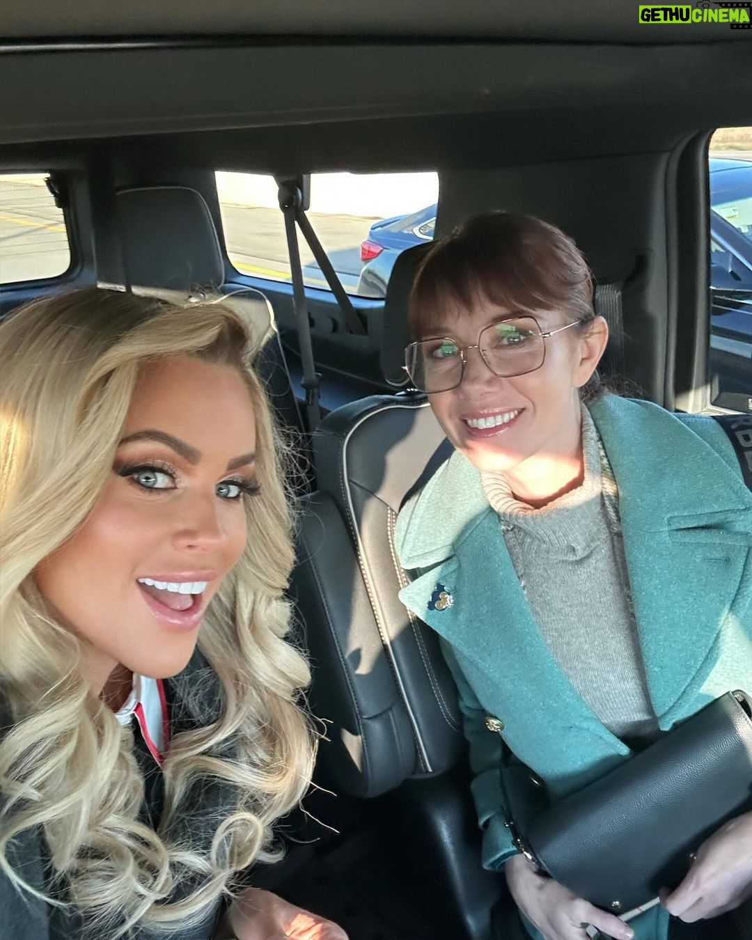 Jenny McCarthy-Wahlberg Instagram - Hey Chicago. Tune into @wgnmorningnews this AM. I’ll be going LIVE at 9:30 Whoop whoop!