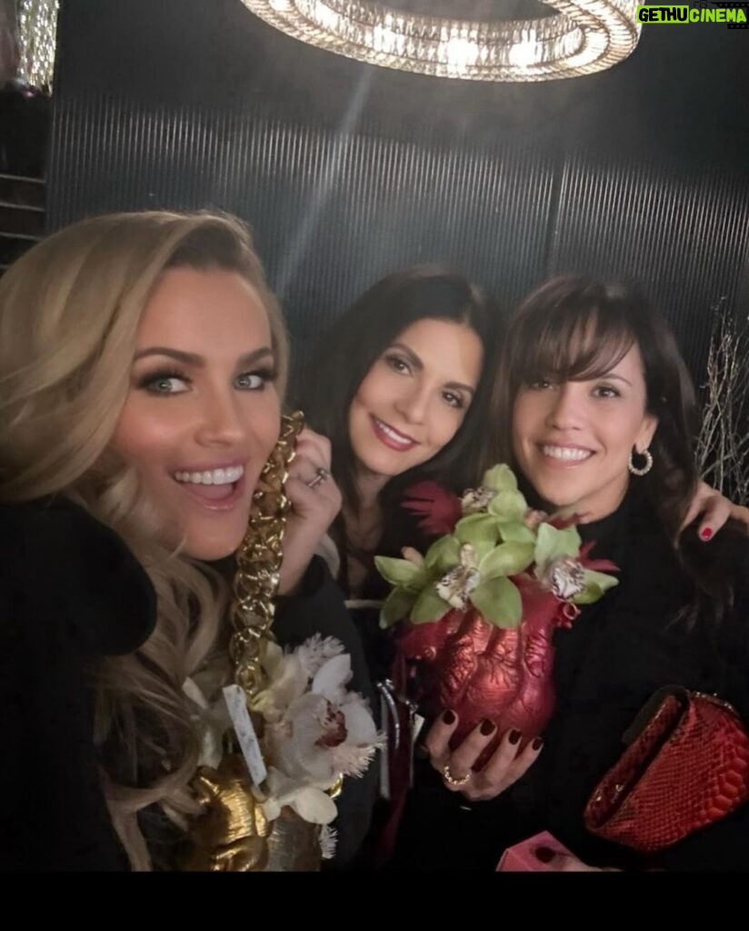 Jenny McCarthy-Wahlberg Instagram - How cool is this heart shaped vase flower delivery? Very cool @muddfleur Had an amazing meal with friends @adalinachicago must try when in #Chicago #restaurant #foodies #flowers Thanks for the flowers Perry! Thanks for the meal Jimmy! Thanks for the reservation @mdeichl