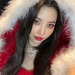 Jeon So-yeon Instagram – 메리크리스마스🤶남은시간까지 마음 따듯한 휴일 보내길 🙏