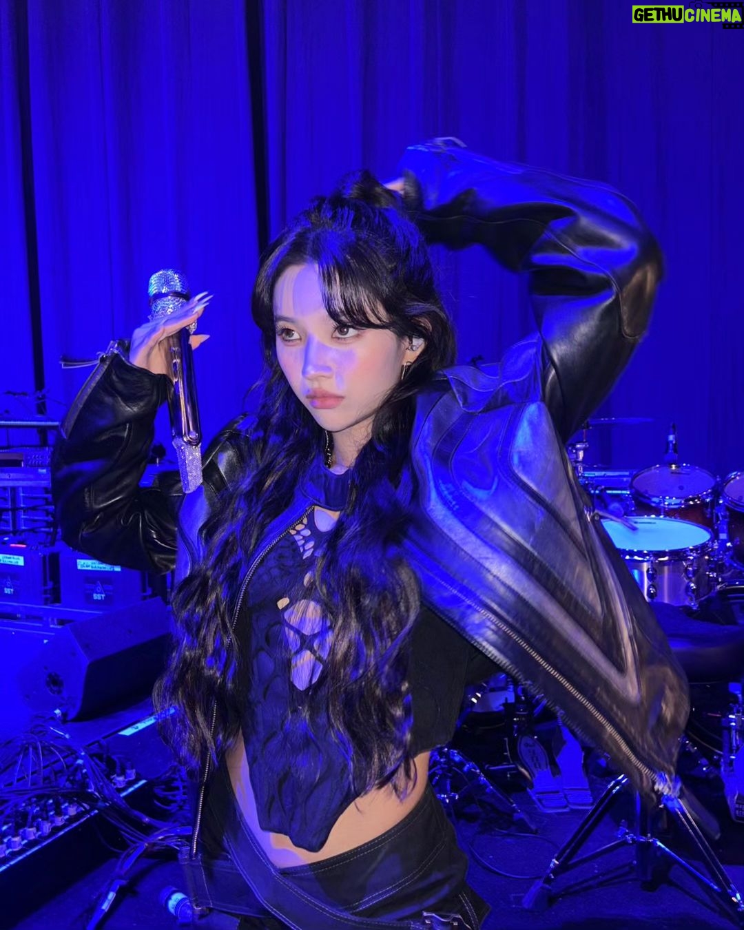 Jeon So-yeon Instagram - Thanks😍 Jingle ball 🎄 Detroit, Michigan