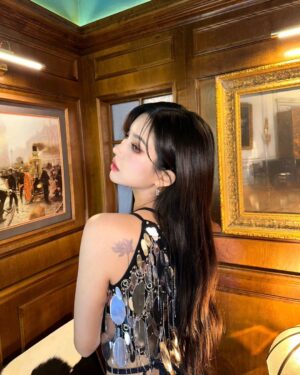 Jeon So-yeon Instagram - Nobody🤩