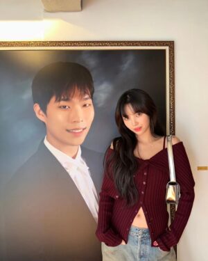 Jeon So-yeon Instagram - 영감을 얻어가요👣
#이찬혁영감의샘터