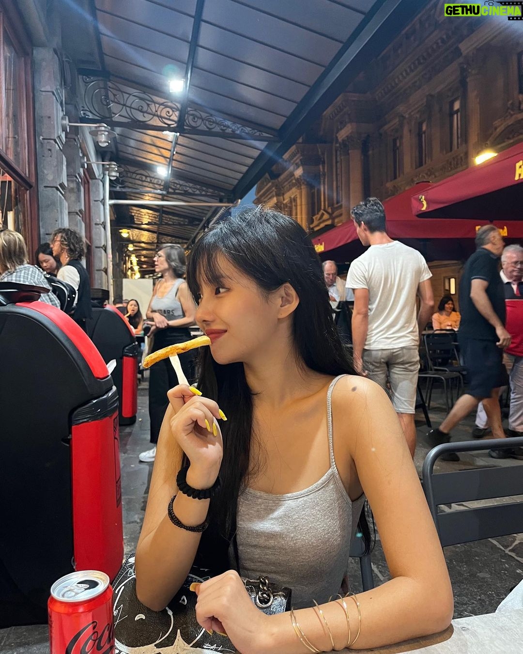 Jeon So-yeon Instagram - Brussels 🍫 see you again ✈️ Brussels,Belguim