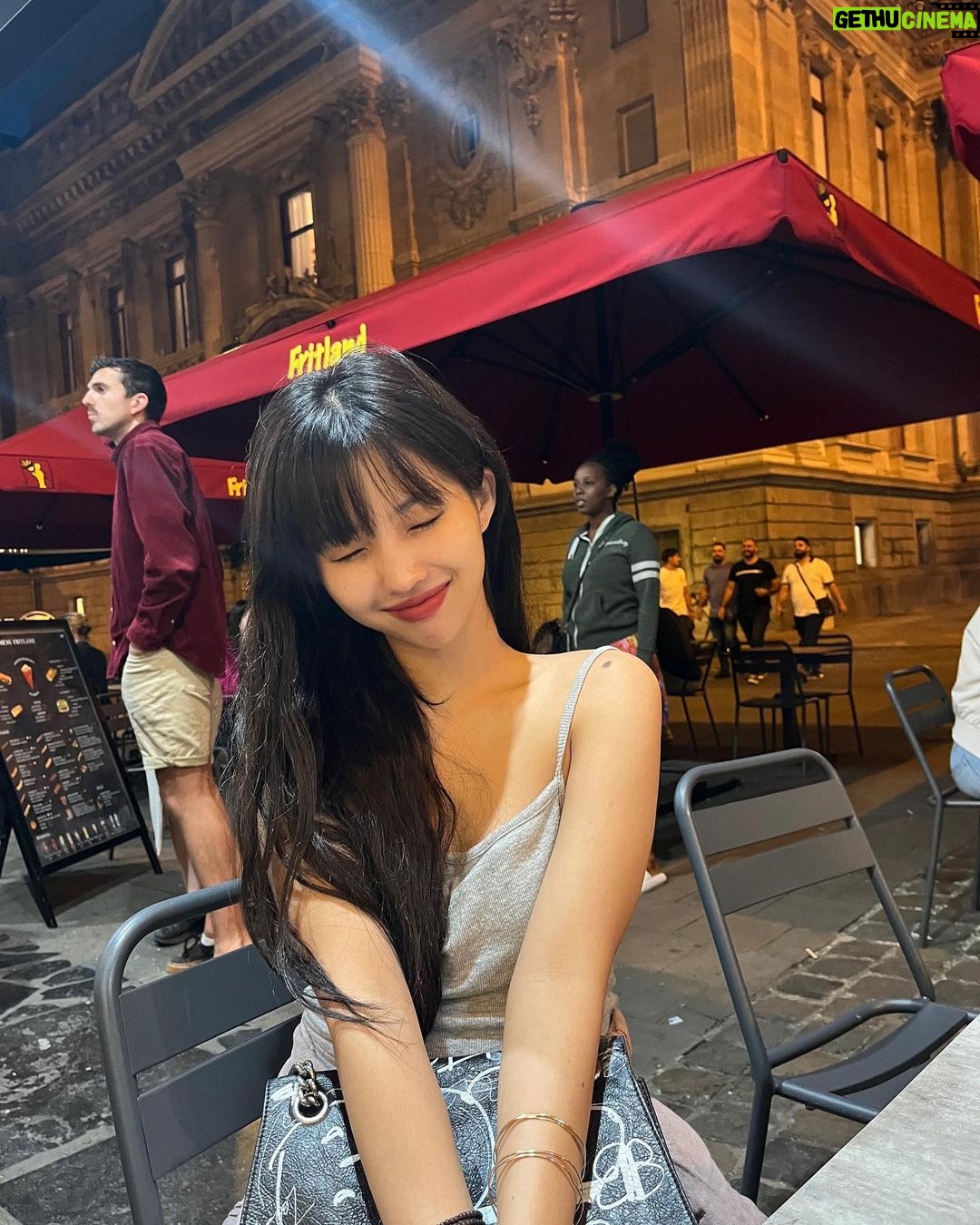 Jeon So-yeon Instagram - Brussels 🍫 see you again ✈️ Brussels,Belguim