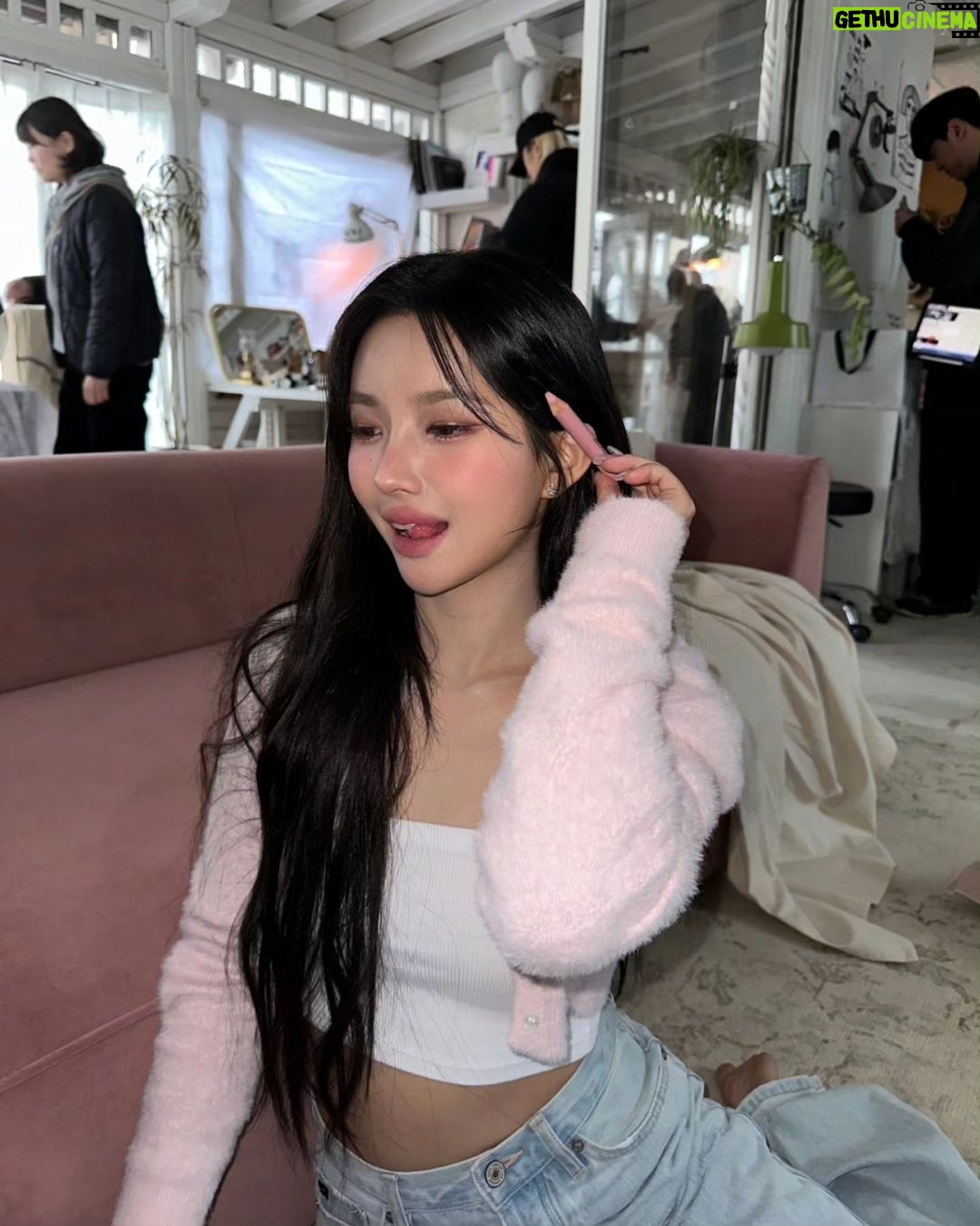 Jeon So-yeon Instagram - @toocoolforschool_official 💌💕 감사합니다 헤헿