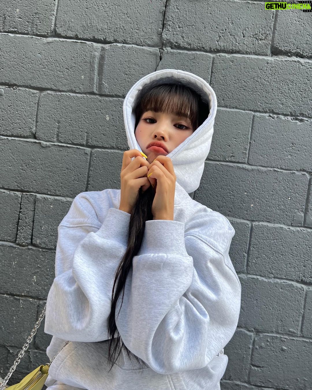 Jeon So-yeon Instagram - #광고 #코드그라피 이쁜 옷 입구✈️💕