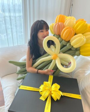 Jeon So-yeon Instagram - 너무 행복한 날이었어요💛
내일 부터는 내가 더 행복하게 해줄게 네버버💋 우리 멤버들도 너무 사랑해🌸
우리 투쿨 늘 고마워요🖤 무너덕에 네버버랑 행복한 생일 보냈어요 고마워🐙
