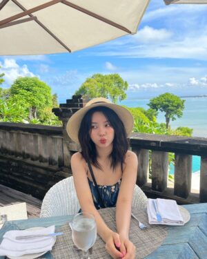 Jeon So-yeon Instagram - 👒