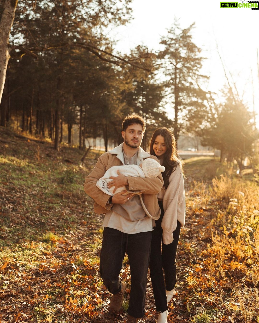 Jess Conte Instagram - 2022 really was the most special 🥹 feeling blessed to be bringing in the new year with my little family
