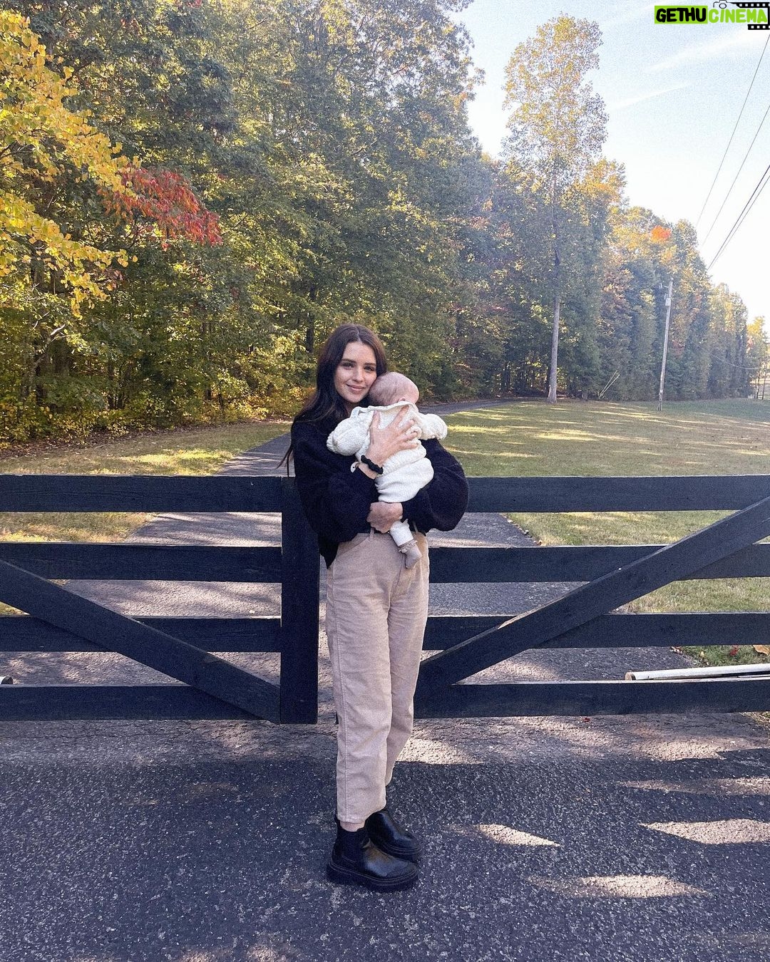 Jess Conte Instagram - autumn with my little one 🍁🍂