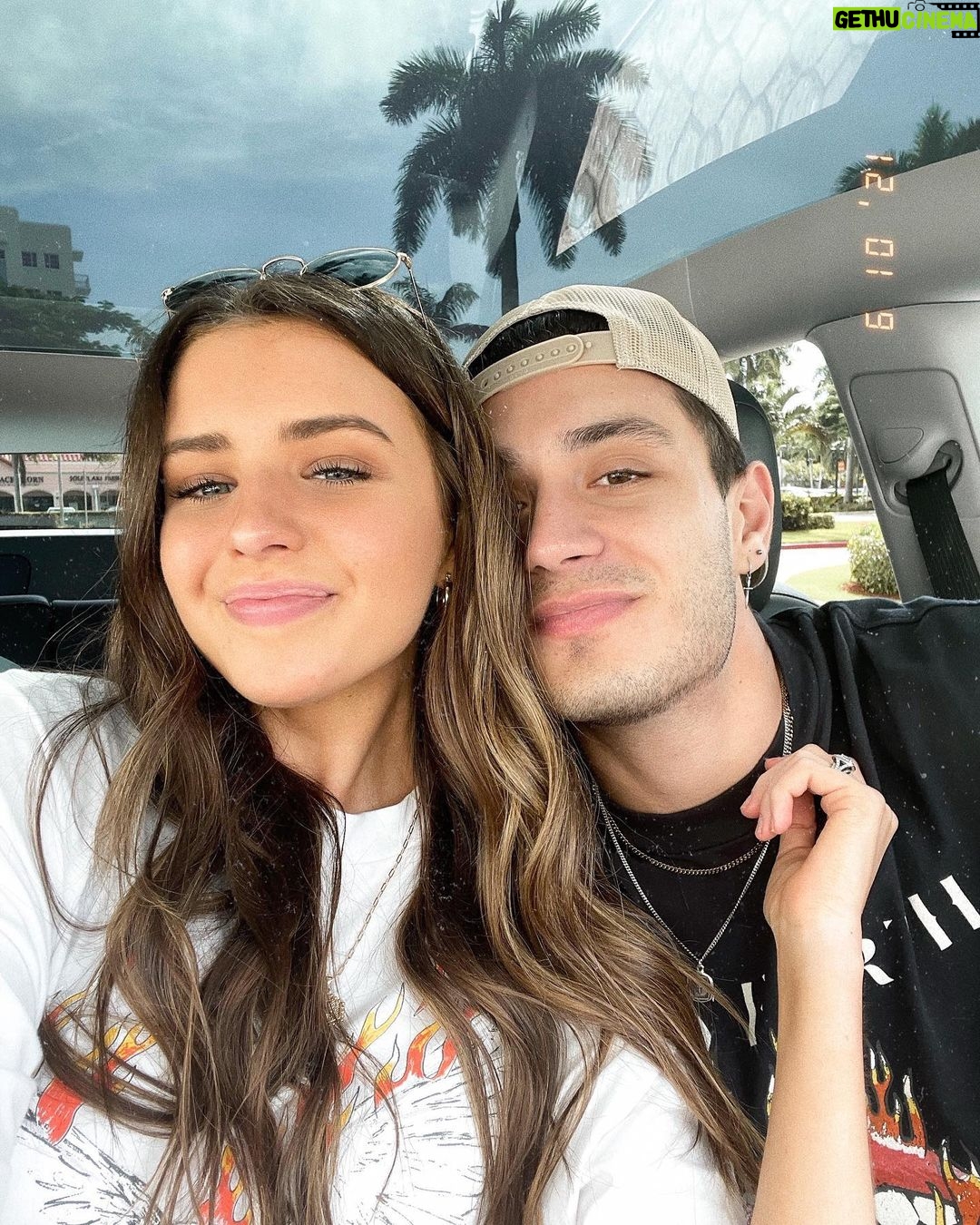 Jess Conte Instagram - apparently the longer you’re with someone the more alike you start to look 👀🤪 do we?