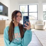 Jess Conte Instagram - i’ve lived in the states for 4.5 years now…i think it’s time for @gabrielconte to take me to a classic american sports game right?! 🤪🤠 what should we go to?! 🏀🏈⚾️ #dermalogicapartner