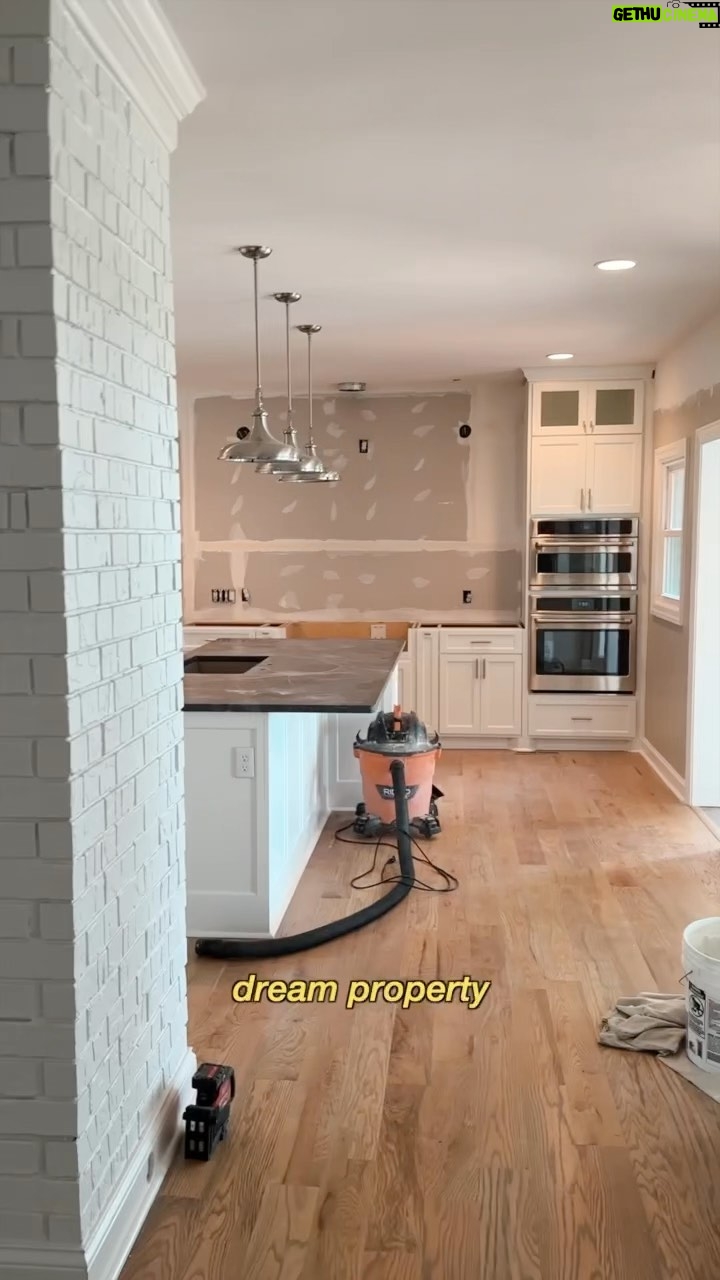 Jess Conte Instagram - incase you missed it! 🥲🥰 episode 1 of our mini reno series 🏡