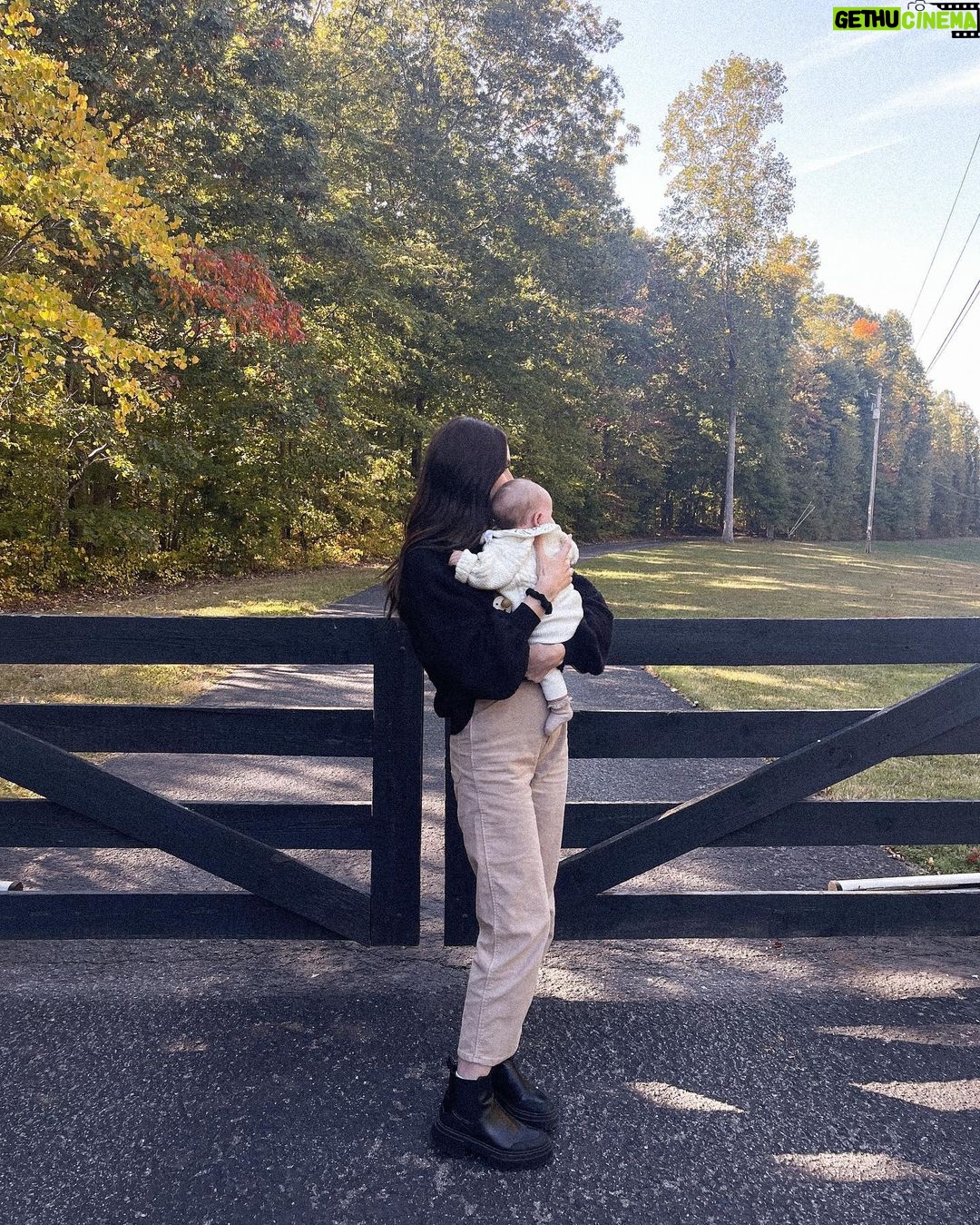 Jess Conte Instagram - autumn with my little one 🍁🍂