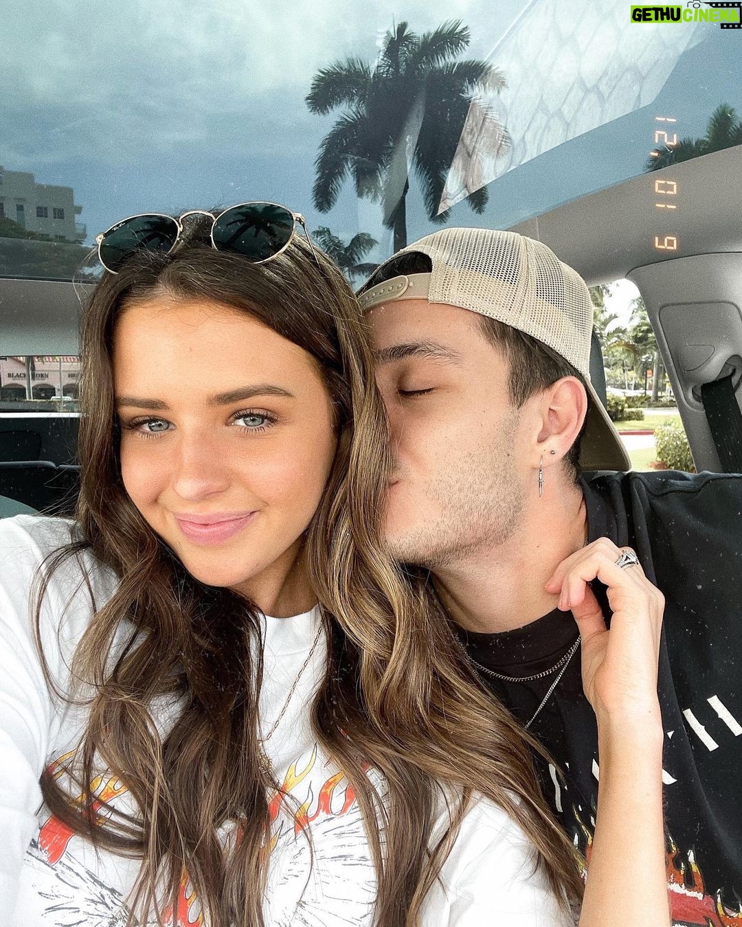 Jess Conte Instagram - apparently the longer you’re with someone the more alike you start to look 👀🤪 do we?