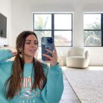 Jess Conte Instagram - i’ve lived in the states for 4.5 years now…i think it’s time for @gabrielconte to take me to a classic american sports game right?! 🤪🤠 what should we go to?! 🏀🏈⚾️ #dermalogicapartner