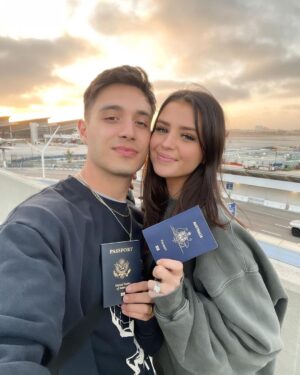 Jess Conte Instagram - so so happy, here we go 🥲💛🇦🇺