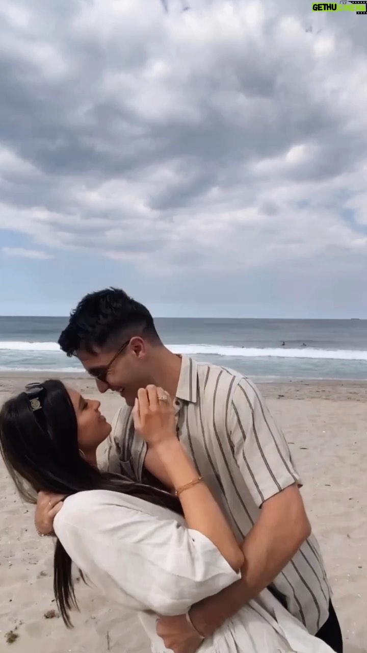 Jess Conte Instagram - we tried to do something cute but couldn’t stop laughing at ourselves 😂💛 @gabrielconte