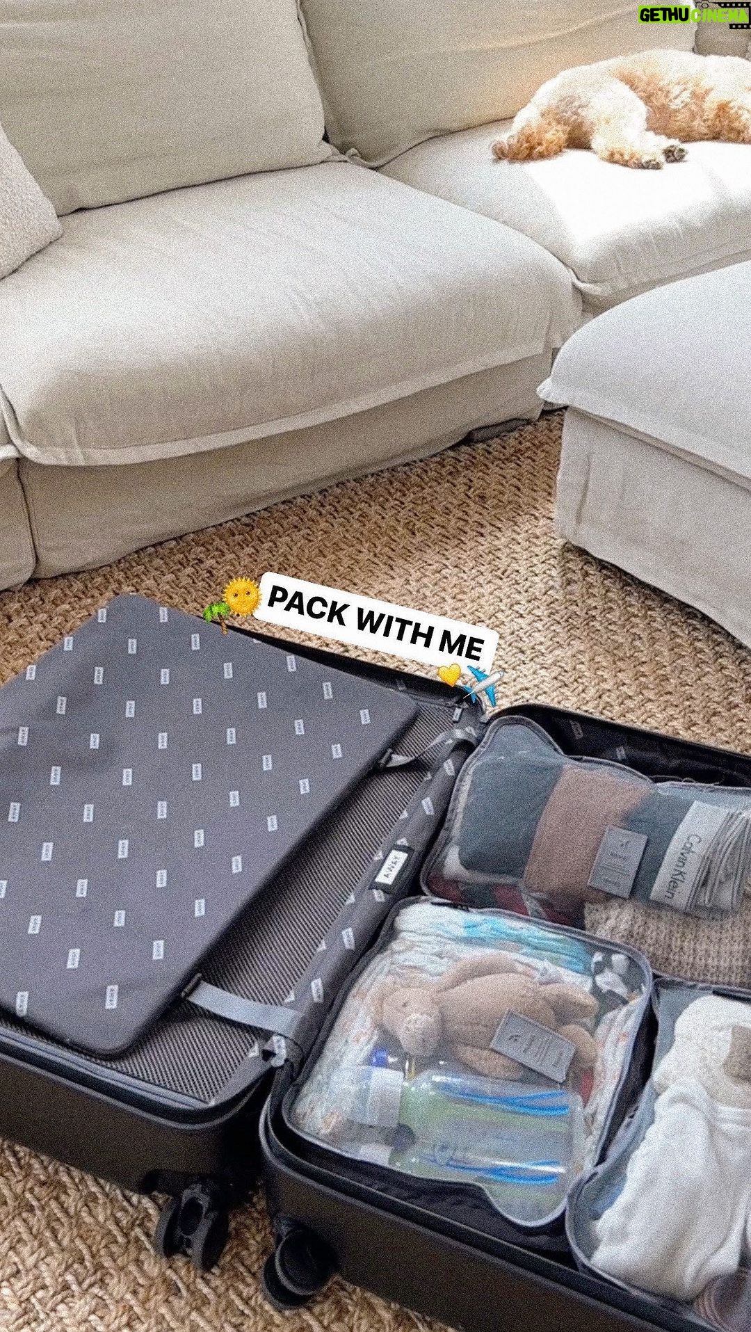 Jess Conte Instagram - pack with me for a trip to florida 🛫🏝️🌞