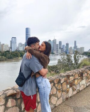 Jess Conte Instagram - we made it back home to brisbane yesterday and reunited with my family!!! 🥲 feeling so so happy and grateful 🥰💛