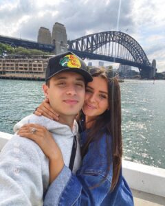 Jess Conte Instagram - HOME 🥲💛🇦🇺 next stop: my family!! Sydney Harbour Bridge