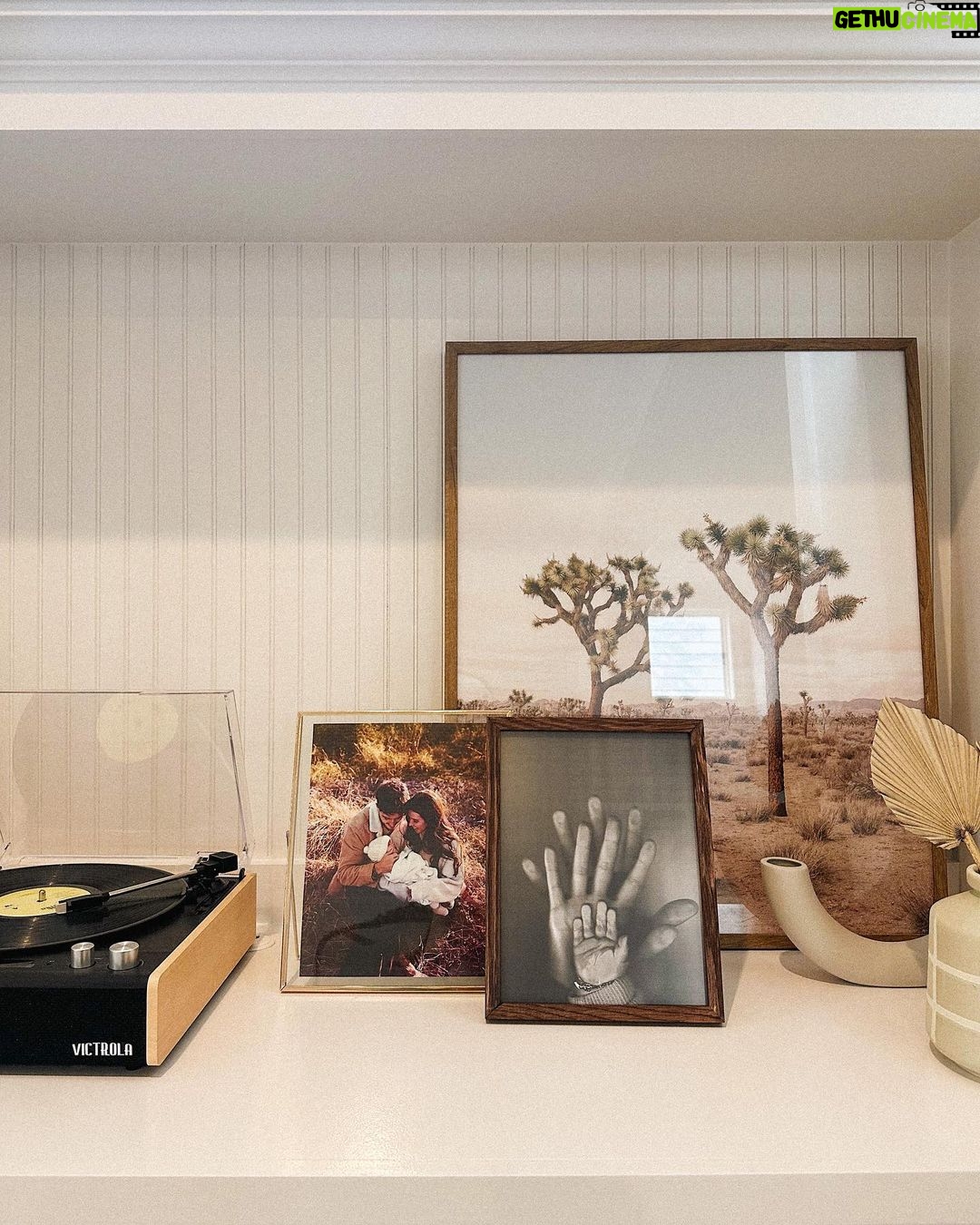 Jess Conte Instagram - family 🥹💛✋🏼 (i saw a tiktok where you photocopy your hands! can’t take credit lol but turned out so cute 🥲)