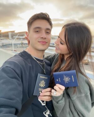 Jess Conte Instagram - so so happy, here we go 🥲💛🇦🇺
