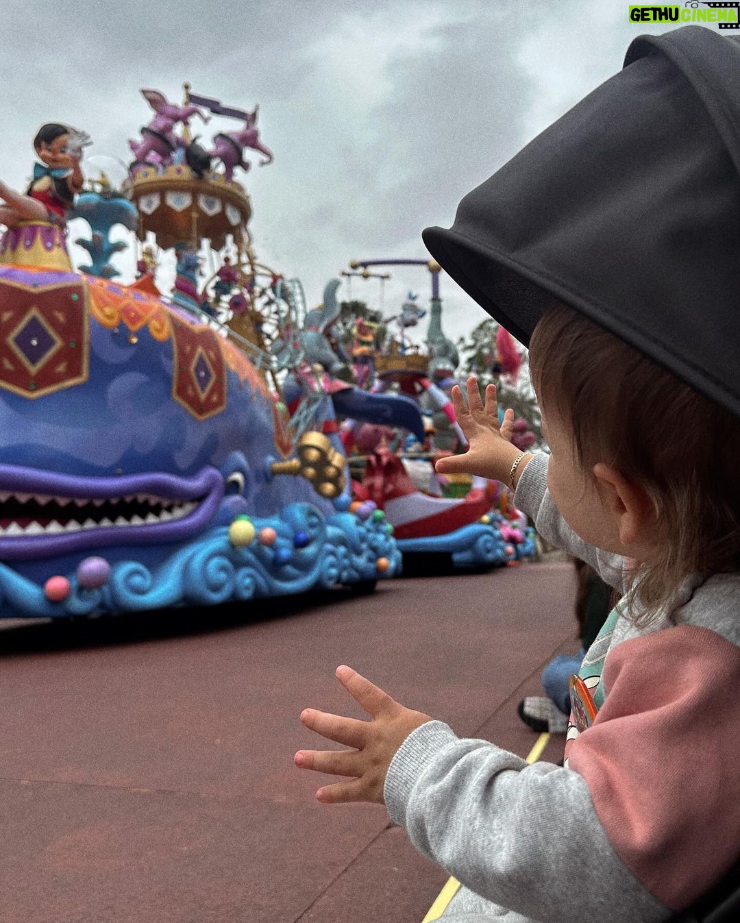 Jess Conte Instagram - kaia’s first disney 🐭🩷