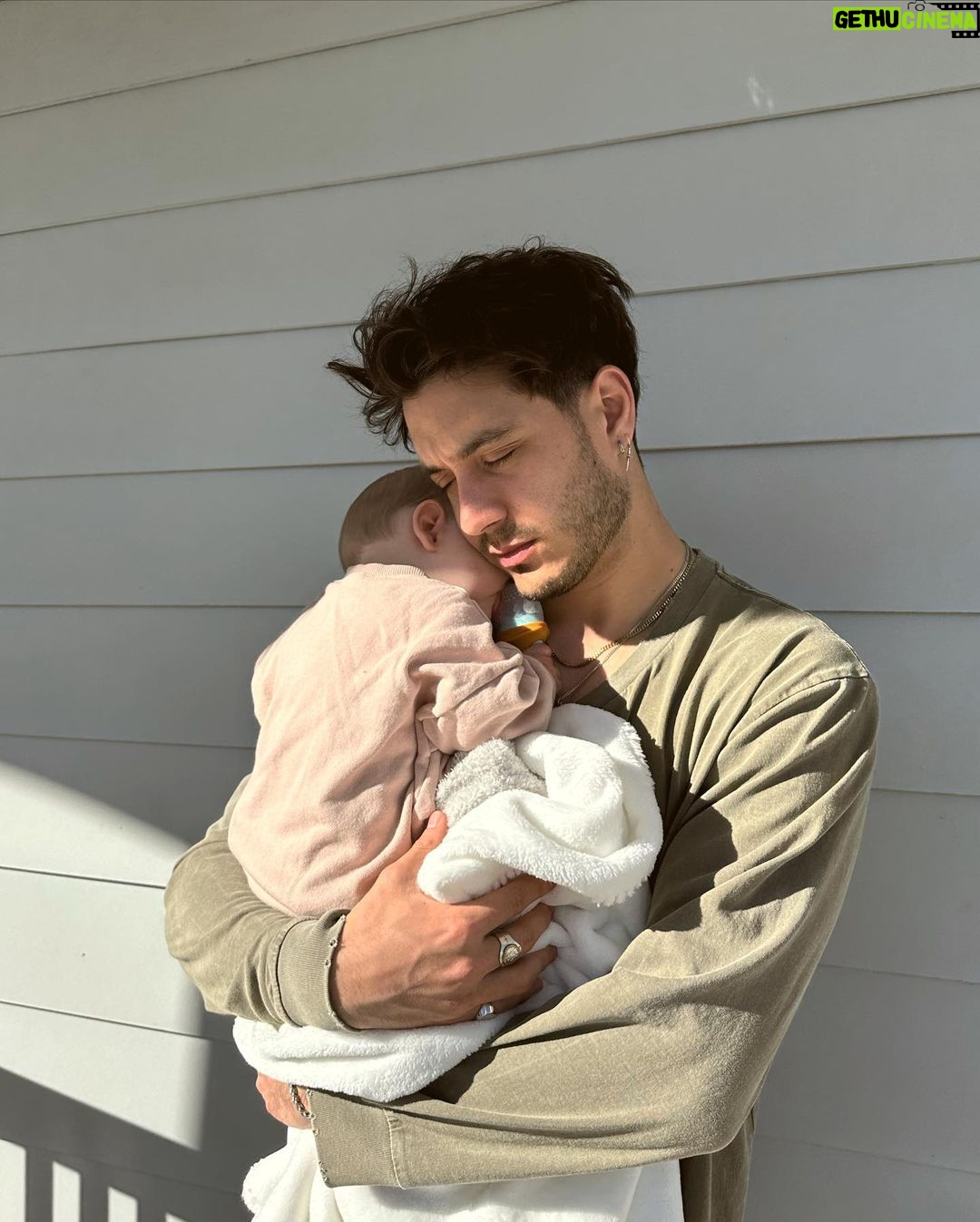 Jess Conte Instagram - out of all the things you’re good at, being makaiah’s dad is my favourite 🥹 love you @gabrielconte 🩷