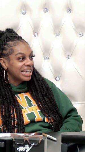 Jess Hilarious Instagram - GUESS WHAT GUYS 🥹😇😅

So this happened at @breakfastclubam 🤗