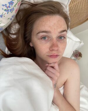 Jessica Barden Instagram - My fav place and I like my new birth mark on my head