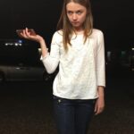 Jessica Barden Instagram - Find a girl who can do both. Ruth Avery in Holler, in movie theatres across America 🤘🏼