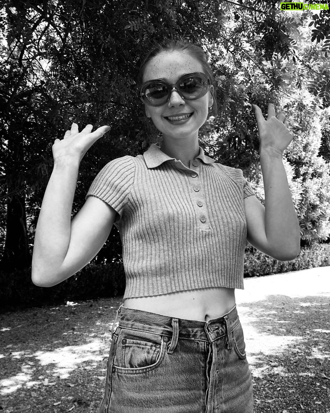 Jessica Barden Instagram - #challengeaccepted and I did a full teeth smile picture 😂 thank you @sydneylopez @madisonmmiller_ @chronicflowers @zoe.winkler.reinis @lisazambri ❤️❤️❤️❤️ #womensupportingwomen