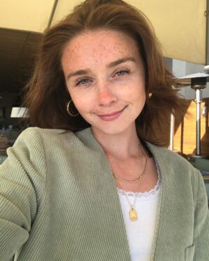 Jessica Barden Instagram - Did not dress up since February so I’m Guna take this self indulgent moment. I wanted this @thefrankieshop suit for months and months and I love it ❤️
