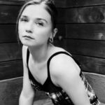 Jessica Barden Instagram - Thank you @hollywoodreporter and @thewrap for making me feel like I have a job again. Greatly appreciated and thank you for supporting our movie Holler 👩🏻‍🏭 wearing @alessandrarich and @burberry styled by @sydneylopez hair by @drtn make up by @beau_nelson 🔥photos by @austinhargrave @the_paramour_estate and @chrisloupos