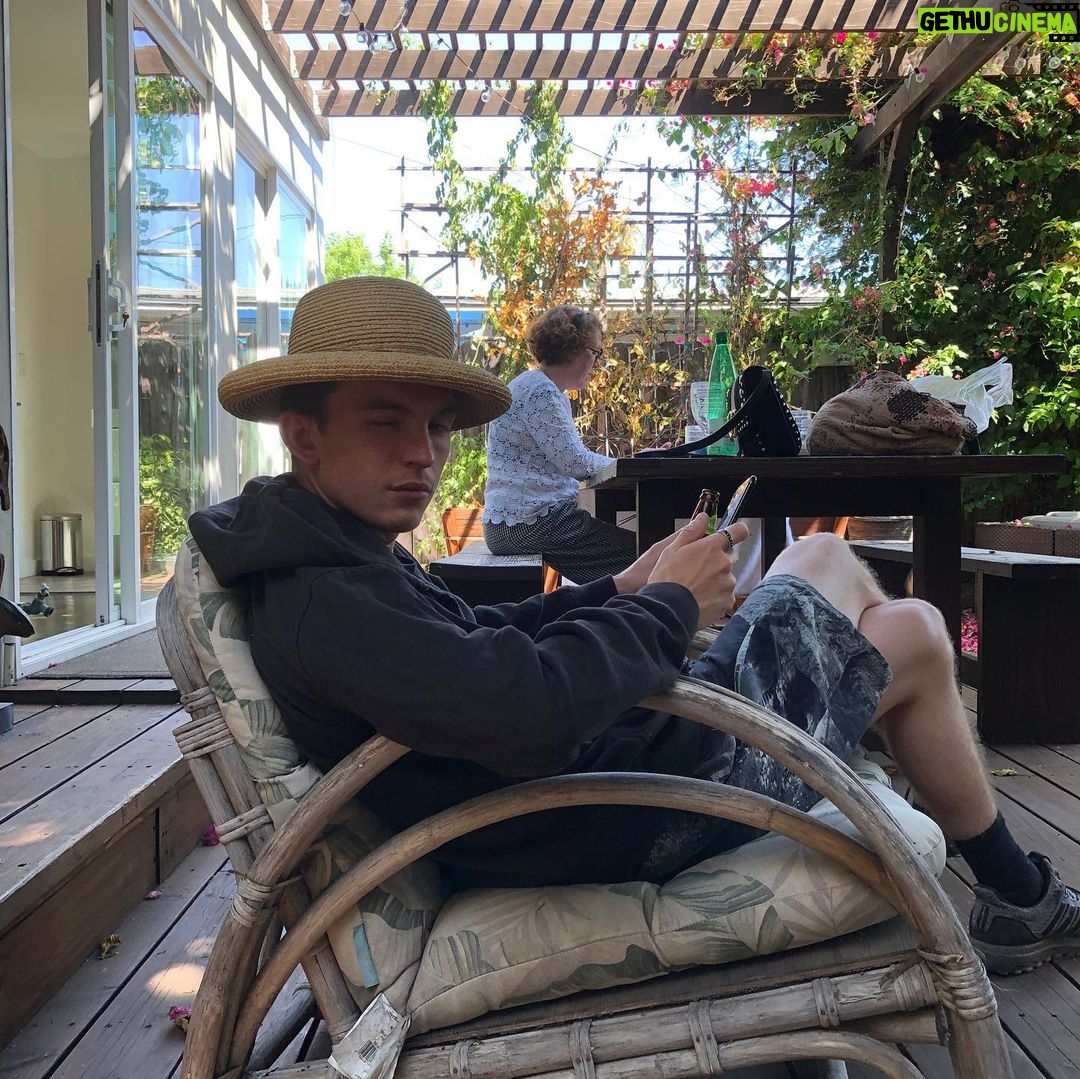 Jessica Barden Instagram - More pictures from normal life. Dead at picture 4 😂