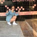Jessica Barden Instagram - Tonight we are featuring @jamiepatricof favourite New York style Sichuan joint @genghiscohenla . I come here for the fried rice and all things shrimp, I also love their green beans, very crunchy and fresh! But of course everything is good and when it’s not covid time you can come here and get cocktails, listen to live music and just be a part of civilisation and share a space with strangers who all deep down have the same fears and dreams as you. Yay real life! The pink and black tiles of @genghiscohenla are an iconic sight as you drive around West Hollywood, you have probably driven past this place everyday! We ordered through @caviar which is why i am not masked up this time, just wanted to get a picture of the very pleasing pink and black tiles for you and document me wearing sunglasses that shockingly are not @gucci 😱 but in the past have used any of the well known take out apps and also called in to them directly! It’s a really great spot! Genghis Cohen