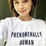 Jessica Barden Instagram - This week @thisisabouthumanity is teaming up with @apoyemosatijuana to launch a 2:1 matching grant campaign to raise $150,000 for frontline responders and vulnerable families at the US Mexico border. They will match every dollar donated up to $50,000 TWICE! Please join me in supporting this important campaign to provide critical medical supplies to these communities ❤️ you can click the link in my bio to donate to the matching fund or visit @phenomenal to buy this sweatshirt where the money will go to the matching campaign too! I will have swipe up links to the sweatshirt in my stories ✨✨