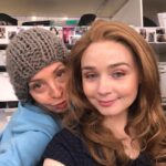 Jessica Barden Instagram - Thank you so much for the Pieces of her love @netflix @josephdempsie is a masterclass in this show and I am just grateful I got to work with him again. Thank you @minkiespiro for putting us together and hiring two hooligans from England to be trusted in the Queller mansion 🎬🤠
