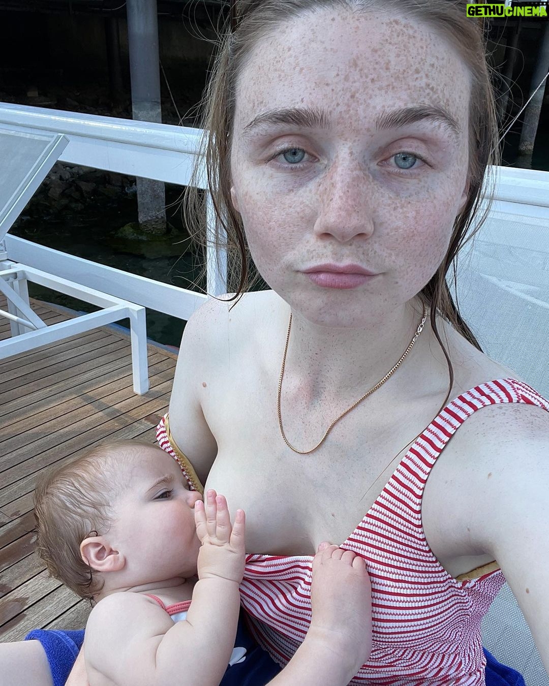 Jessica Barden Instagram - 2022. The year we packed up the circus and went. So many friends and so much family. I breastfed everywhere and anywhere. No sleep. A year full of so much love found in moments of absolute chaos.