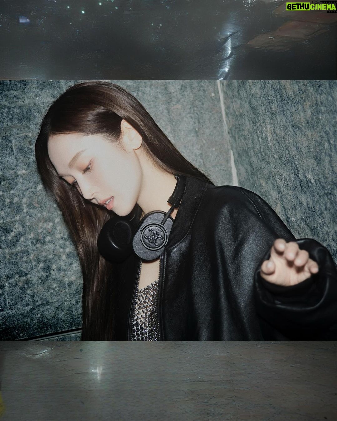 Jessica Jung Instagram - 🎧🎼🎶🖤 - What’s on your playlist?