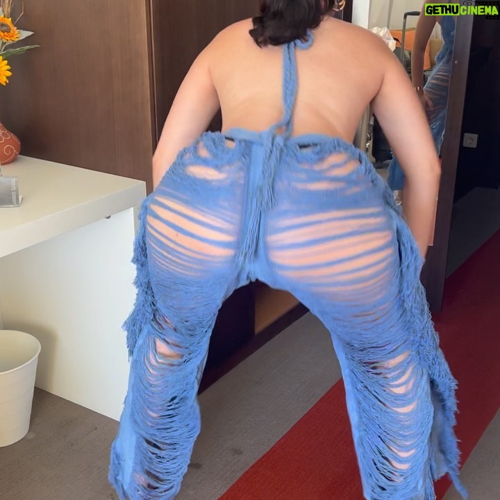 Jessie J Instagram - Pick your fighter 🎯 1 • The flowers are throwing me off 2 • Seems fun 3• Needs moisturiser 4 • Throwing hands 100% 5 • Can’t trust the eyebrows 6 • Probably smells nice 7 • Responsible and maybe can sing? 8 • It’s giving tin foil 9 • Strong but I think shoes might hold her back 🕷️ 10 • Tired af but gets sh** done for sure Let the Games Begin